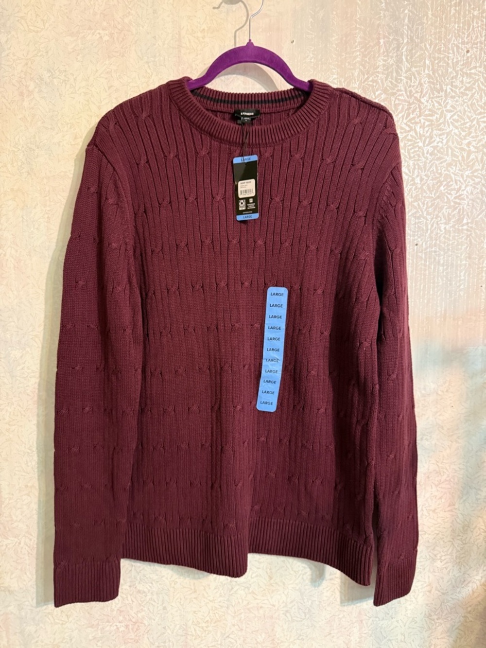 Express Men's Cable Knit‎ Crew Neck Sweater in a burgundy wine color. Sz Lg